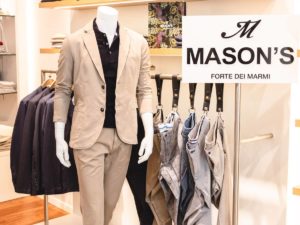Cremeweiße Suit und hängende Hosen von Masons